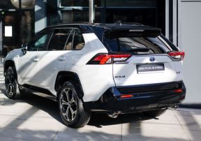 Toyota RAV4 Plug-in Hybrid (15).jpg