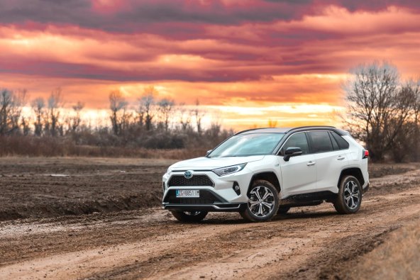 Toyota RAV4 Plug-in Hybrid (11).jpg
