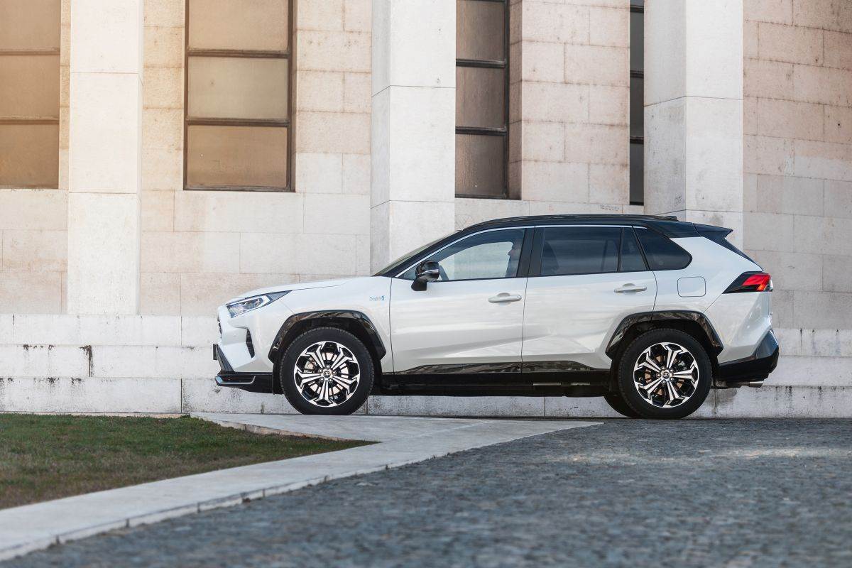 Toyota RAV4 Plug-in Hybrid (7).jpg