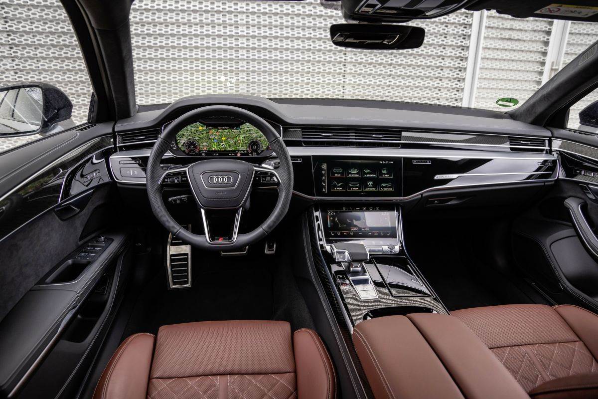 Audi A8 (7).jpg