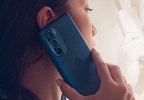 Motorola pametni telefon.jpg