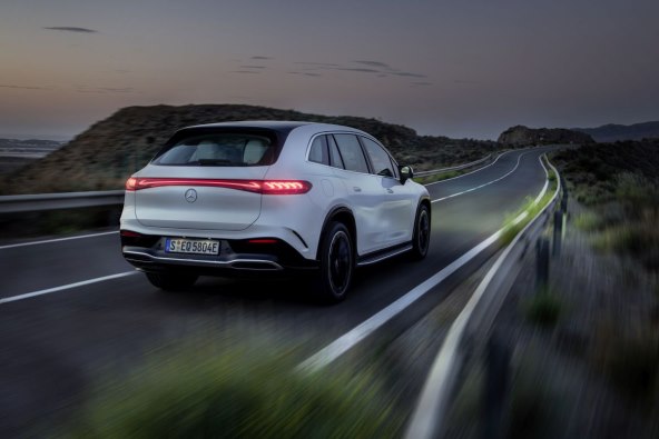 Mercedes EQS SUV (11).jpg
