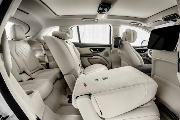 Mercedes EQS SUV (8).jpg