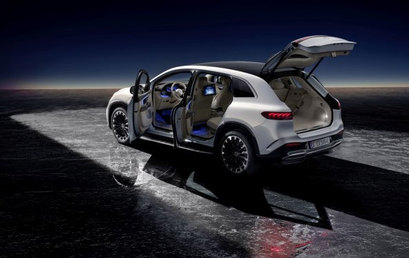 Mercedes EQS SUV (4).jpg
