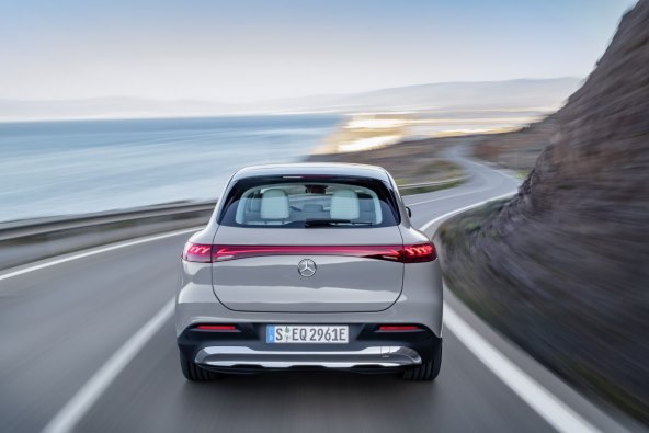 Mercedes EQS SUV (10).jpg