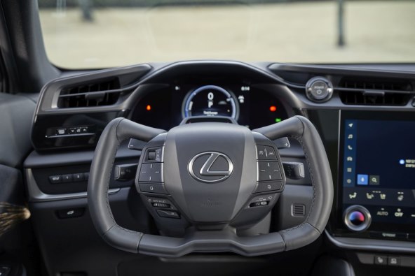 Lexus RZ 450h (6).jpg