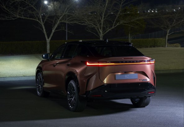 Lexus RZ 450h (4).jpg