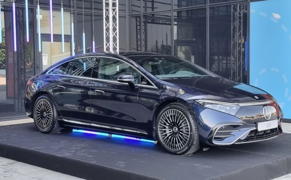Mercedes EQS (2).jpg