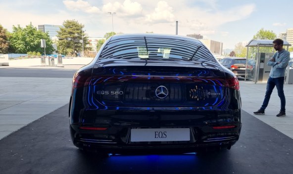 Mercedes EQS (7).jpg