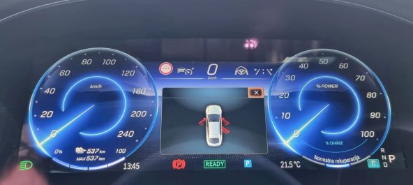 Mercedes EQS (9).jpg