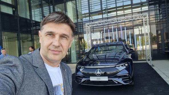 Mercedes EQS (4).jpg