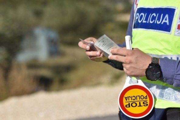 Policija prometna dozvola.jpg