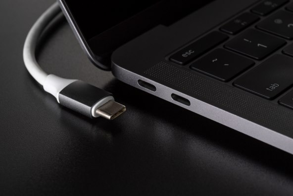 UNIVERZALNI PUNJAČ: Za najčešće korištene elektroničke uređaje