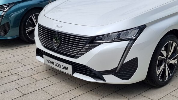 Peugeot 308 SW (17).jpg