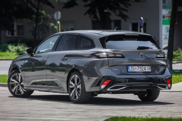 Peugeot 308 SW (10).jpg
