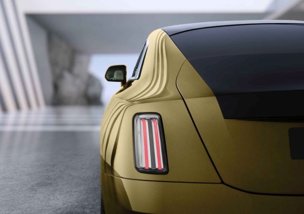 Rolls-Royce Spectre (1).jpg