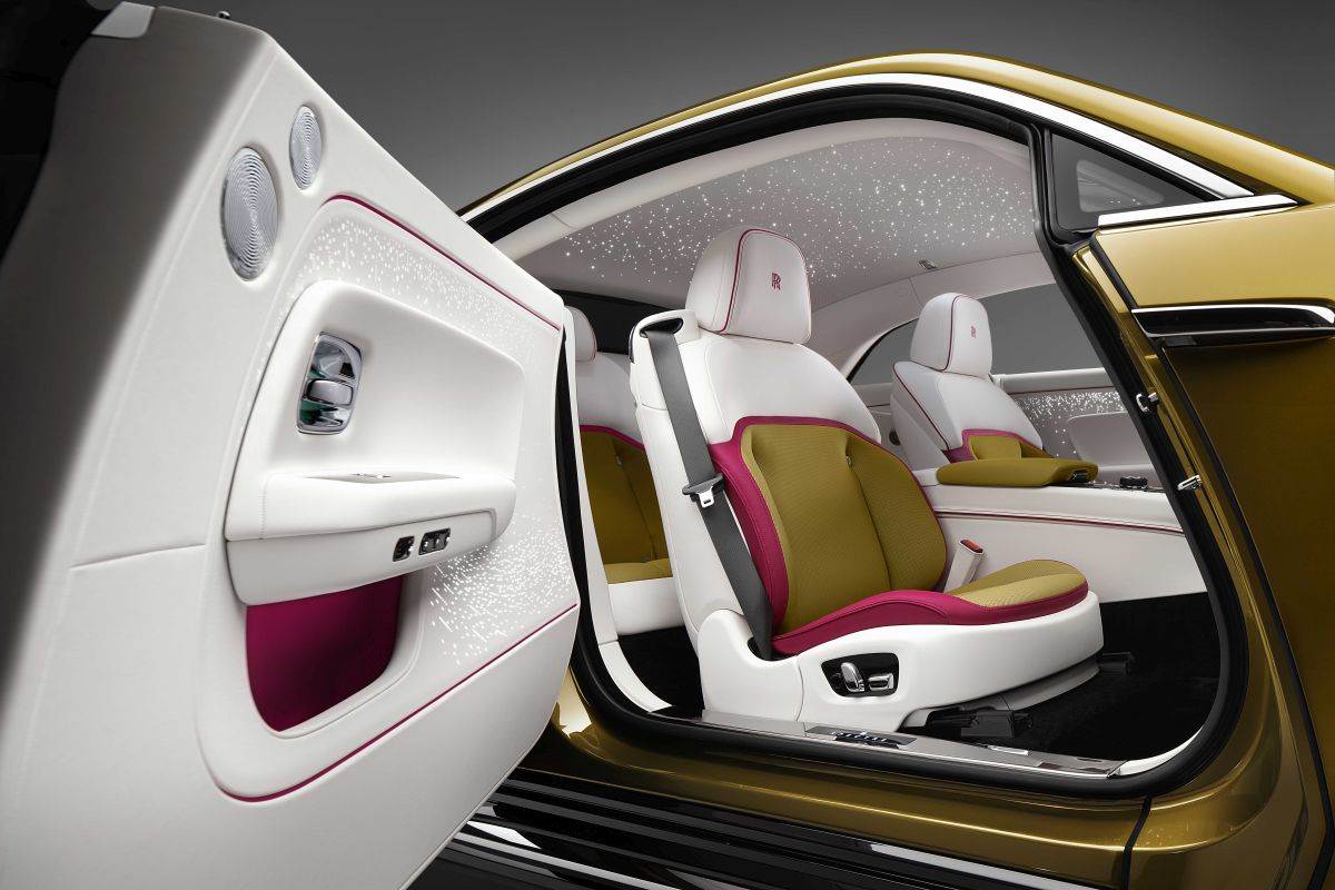 Rolls-Royce Spectre  (13).jpg