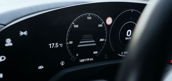 Porsche Taycan (2).jpg