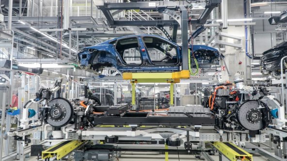 BLAGI PORAST PORSCHEOVIH ISPORUKA: Ali, Taycan je u padu