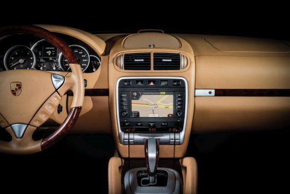 Porsche Classic Communication Management Plus za prvu generaciju Cayenne.jpg