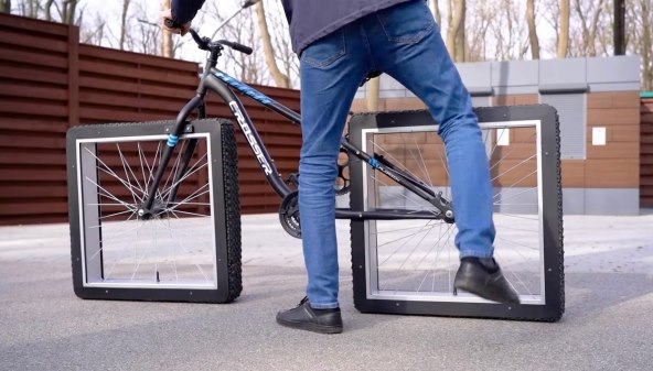 Sergii Gordieiev bicikl s četvrtastim kotačima (7).jpg