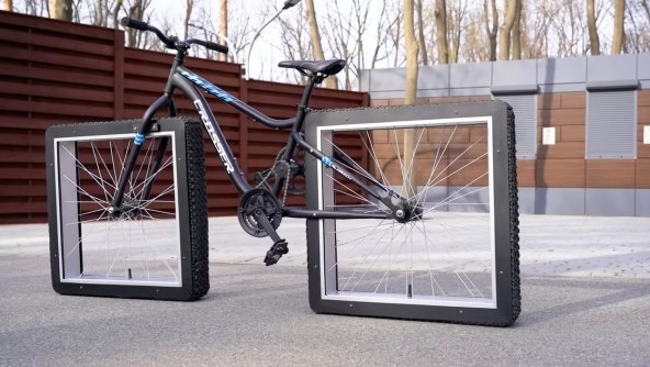 Sergii Gordieiev bicikl s četvrtastim kotačima (3).jpg