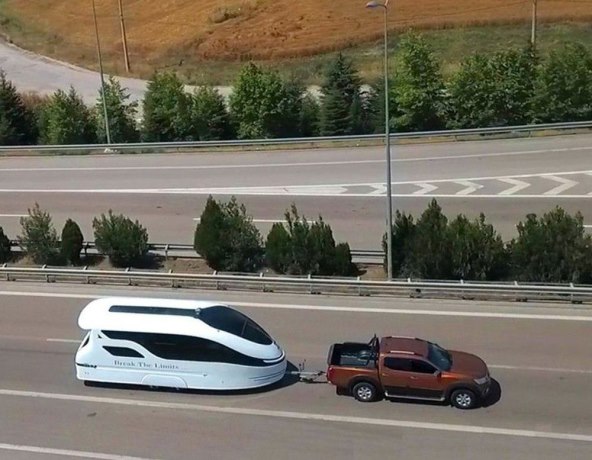 Amfibijski cestovni karavan (1).jpg