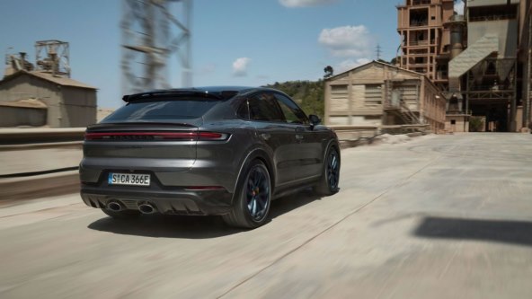 ELEKTRIČNO-BENZINSKA PLATFORMA: Najsnažniji Porscheov SUV