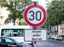 Prometni znak znakovi cesta prometnica (2).jpg