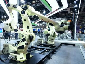 Industrijski robot (2).jpg