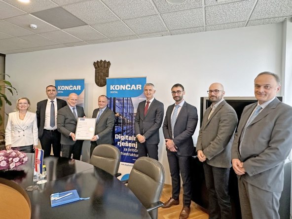Certifikat je Goranu Leciju uručio njemački Veleposlanik dr. Christian Hellbach u prisutstvu Haralda Seibela, Gordana Kolaka i Đure Tunjića.jpg