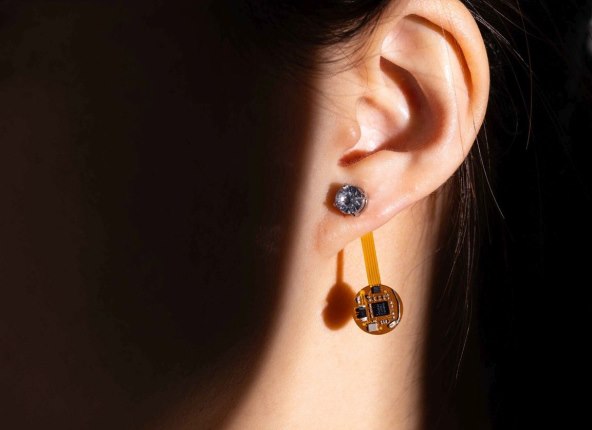 Pametna naušnica Thermal Earring (2).jpg
