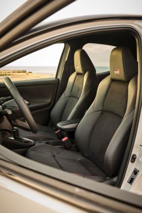 Toyota Yaris (12).jpg