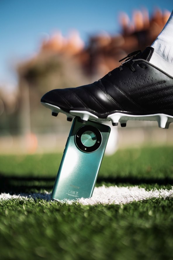 IZDRŽLJIVOST BEZ PREMCA: Prvi telefon s certifikatom Five Star Overall Drop Resistance