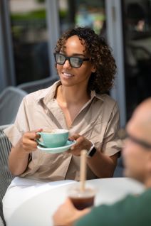 SUNČANE NAOČALE SUMRAK Nijanse se kontroliraju putem aplikacije