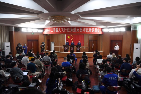 PRVI STANARI NOVE SVEMIRSKE STANICE Kina sa Zemlje šalje tročlanu posadu 