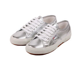 Osvojite Superga tenisice - iz njih nećete izlaziti cijelo ljeto!