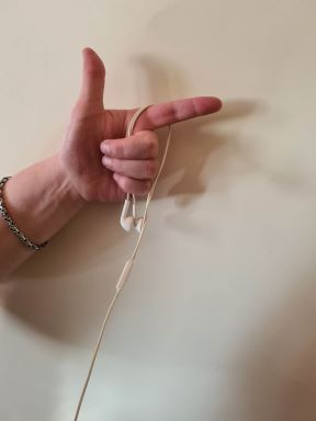NEMA VIŠE ZAPETLJANIH KABELA Evo kako riješiti problem koji muči mnoge