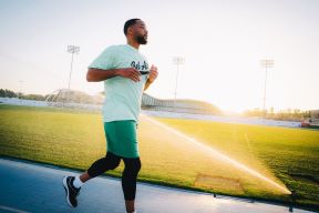 Will Smith & Fitbit Charge 5 (2)