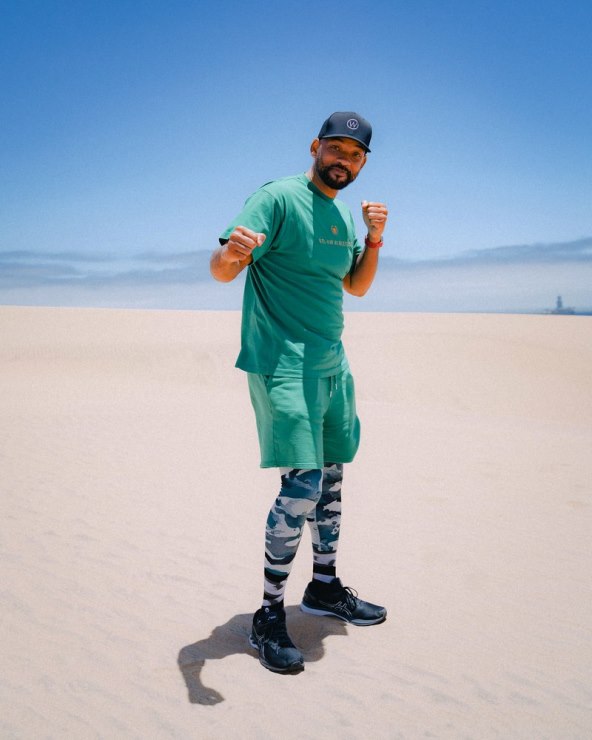 Will Smith & Fitbit Charge 5 (3)