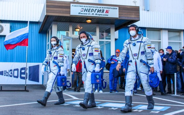 Yulia Peresild, Klim Shipenko, Anton Shkaplerov (2)