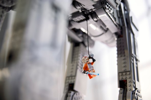 Lego Star Wars AT-AT (3).jpg