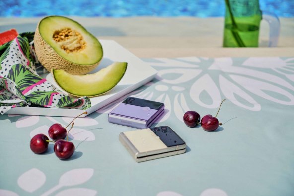 Samsung Galaxy Z Flip 5G (1).jpg