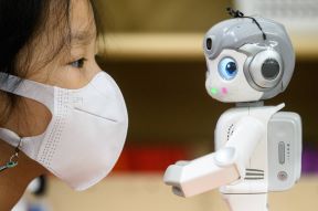 Alpha Mini robot (2).jpg