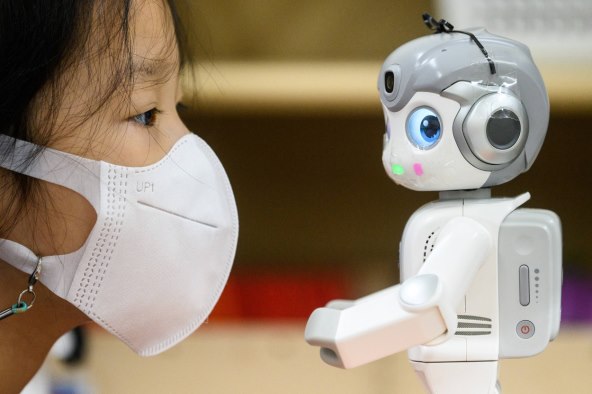 Alpha Mini robot (2).jpg