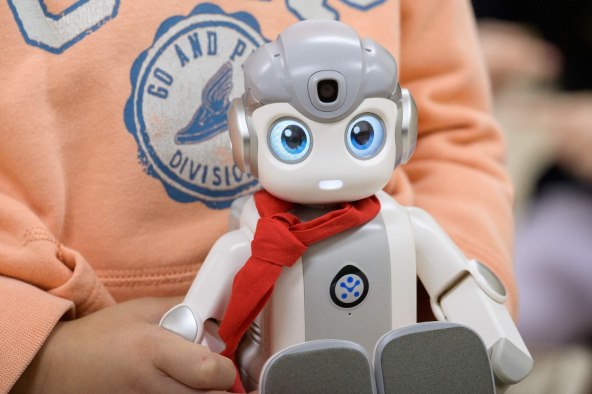 Alpha Mini robot (3).jpg