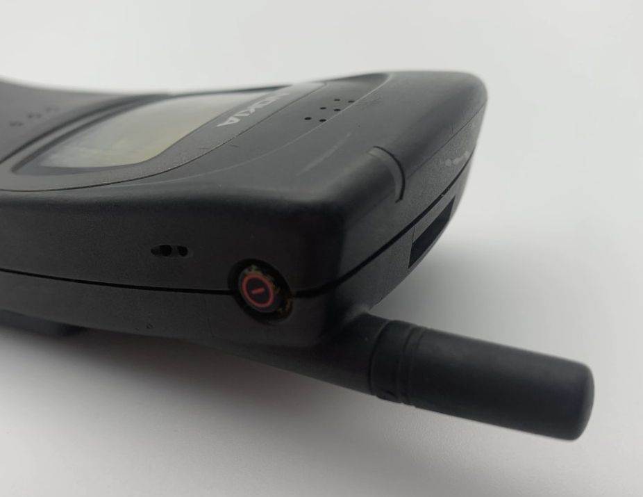 Nokia 8110 (2).jpg