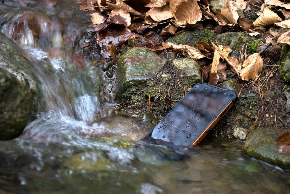 Voda telefon (2).jpg