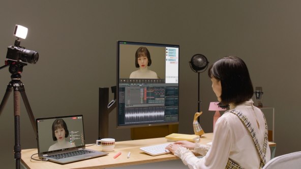 LG DualUp_Lifestyle 01.jpg