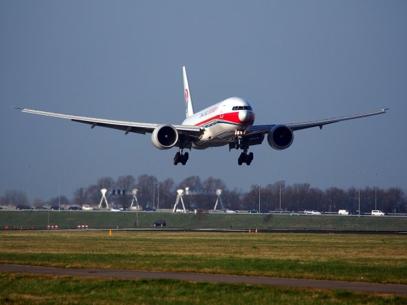 Avion zrakoplov slijetanje (2).jpg